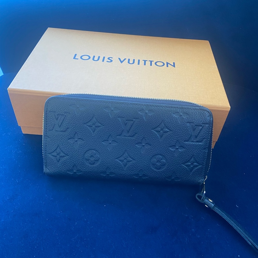 Louis Vuitton Women's Leather Wallet Zippy Empreinte
